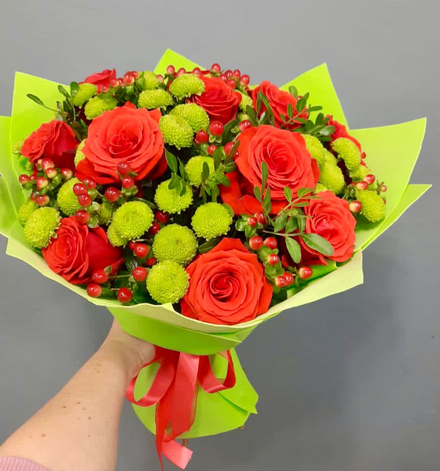 Букет цветов из: Хризантемы и Розы в Великоархангельском