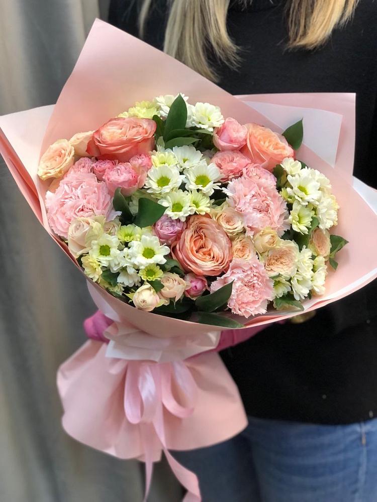 Букет цветов из: Гвоздики, Розы и Хризантемы в Великоархангельском