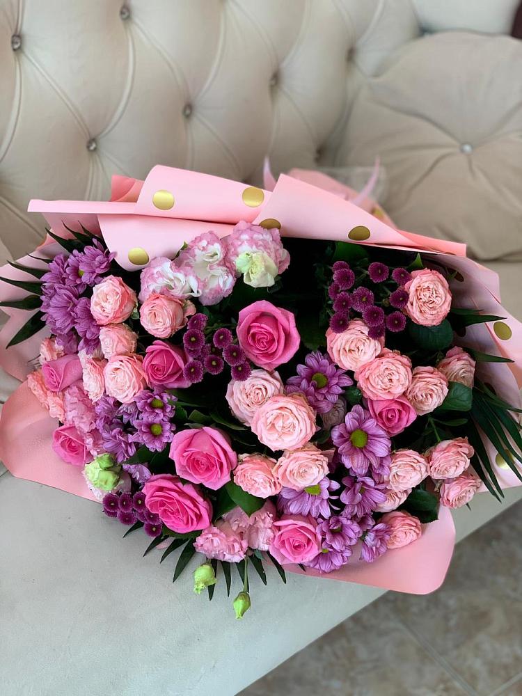 Букет цветов из: Хризантемы, Розы и Лизиантусы в Великоархангельском