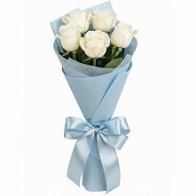 Букет 5 Белых роз Проуд в Великоархангельском