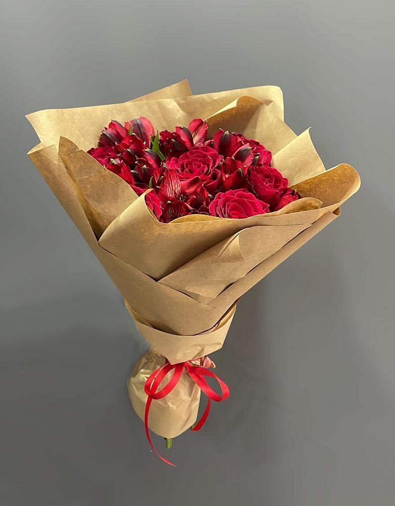 Букет цветов из: Альстромерии и Розы в Великоархангельском