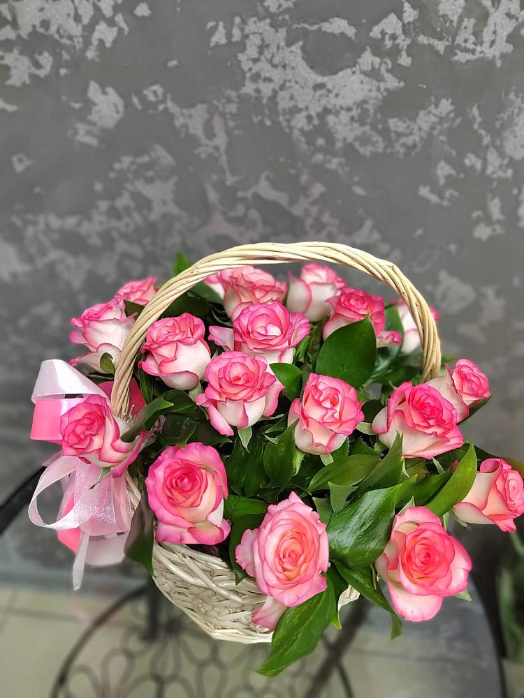 Цветочная композиция из Розы в корзине в Великоархангельском