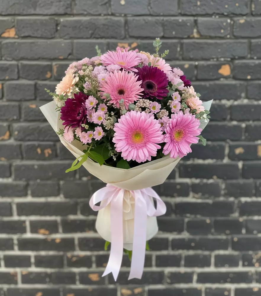 Букет цветов из: Герберы и Хризантемы в Великоархангельском