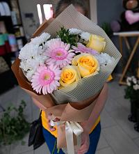 Букет цветов из:  Герберы, Розы и Хризантемы в Великоархангельском