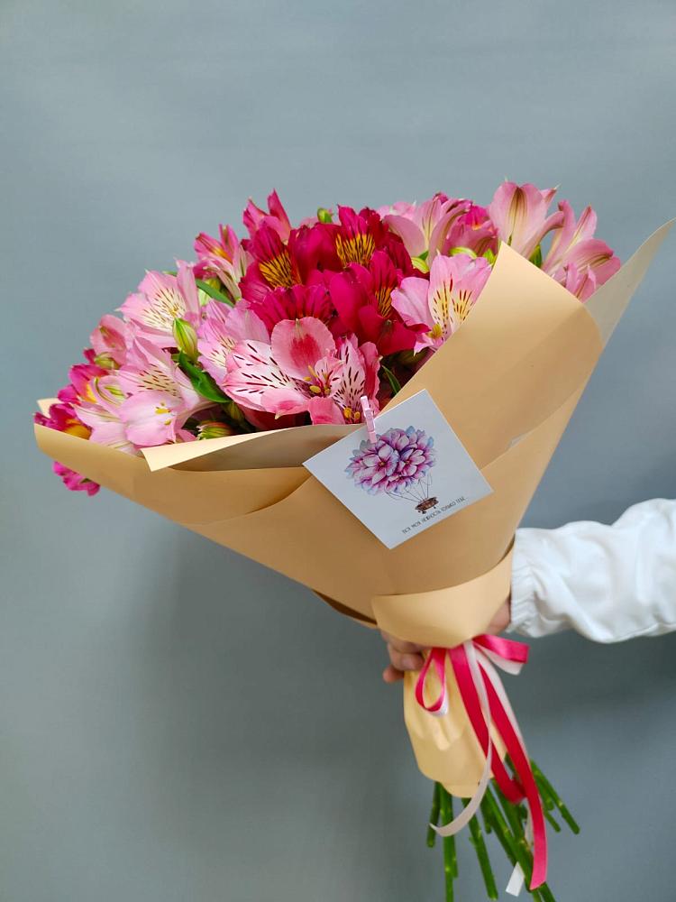 Букет цветов из: Альстромерии в Великоархангельском