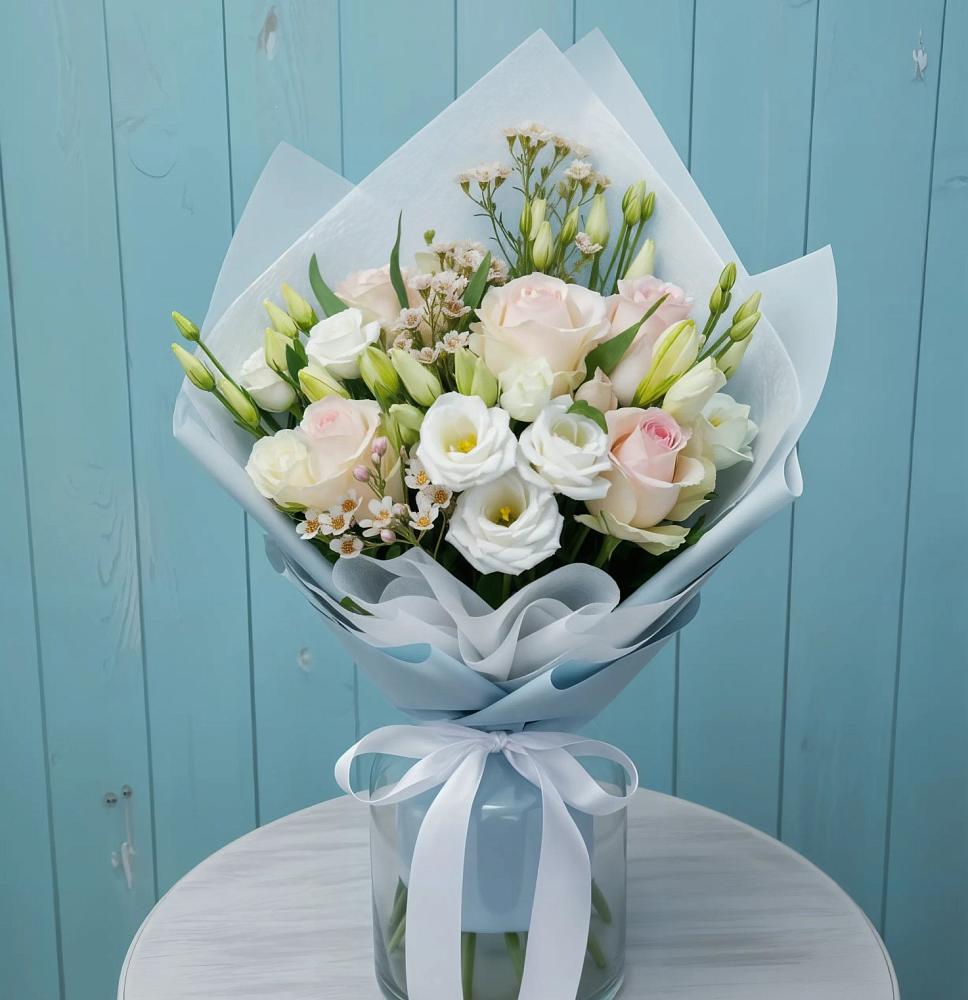 Букет цветов из: Розы и Лизиантусы в Великоархангельском