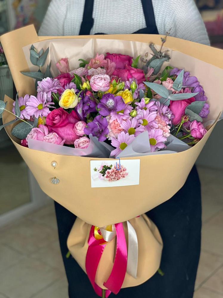 Букет цветов из: Хризантемы, Гвоздики и Альстромерии в Великоархангельском