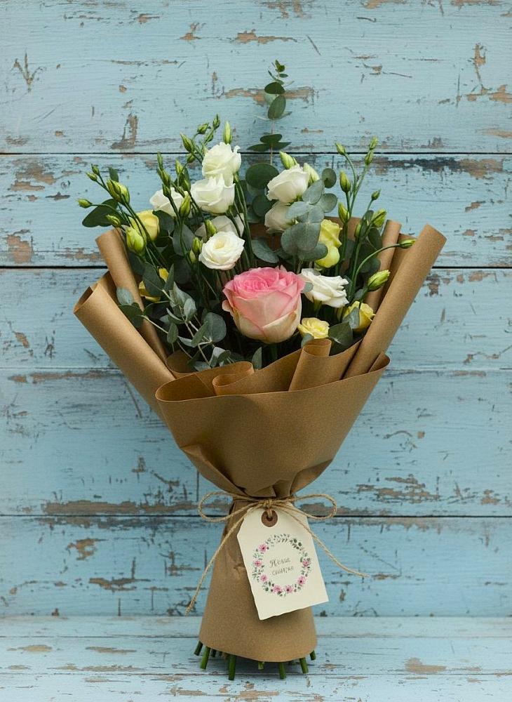 Букет цветов из: Розы и Лизиантусы в Великоархангельском