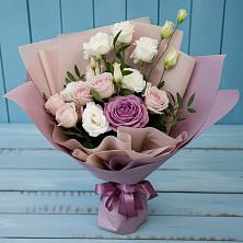 Букет цветов из:  Розы и Лизиантусы в Великоархангельском