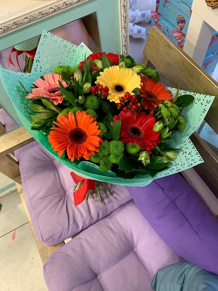 Букет цветов из: Герберы, Хризантемы и Альстромерии в Великоархангельском