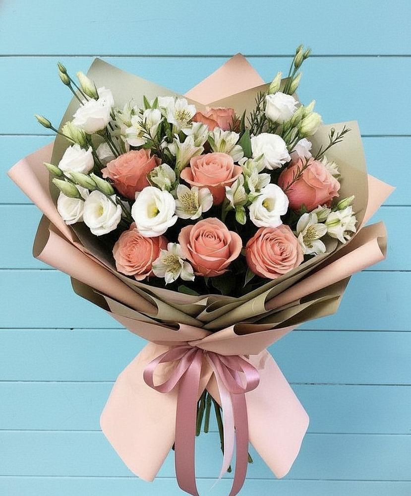 Букет цветов из: Розы, Альстромерии и Лизиантусы в Великоархангельском