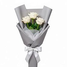 Букет 3 белые розы в Великоархангельском