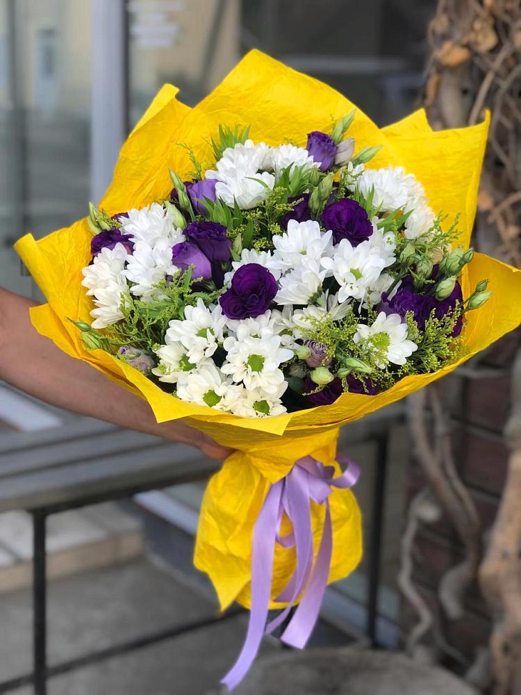 Букет цветов из: Ирисы, Хризантемы и Ромашки в Великоархангельском