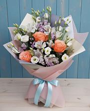 Букет цветов из:  Лизиантусы, Розы, Альстромерии и Гипсофила в Великоархангельском