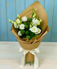 Букет цветов из:  Хризантемы и Лизиантусы в Великоархангельском