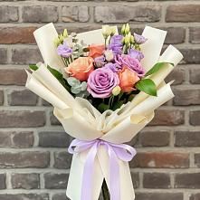 Букет цветов из:  Лизиантусы и Розы в Великоархангельском