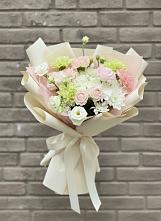 Букет цветов из:  Гвоздики, Розы, Лизиантусы и Хризантемы в Великоархангельском