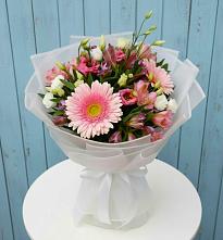 Букет цветов из:  Герберы, Альстромерии и Лизиантусы в Великоархангельском