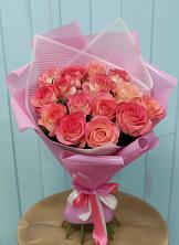 Букет 15 Розовых роз Равель в Великоархангельском