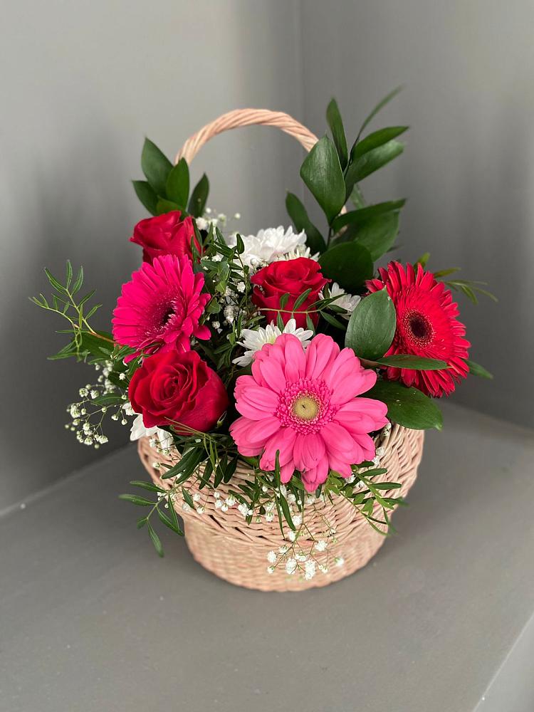 Цветочная композиция из Розы, Хризантемы и Герберы в корзине в Великоархангельском