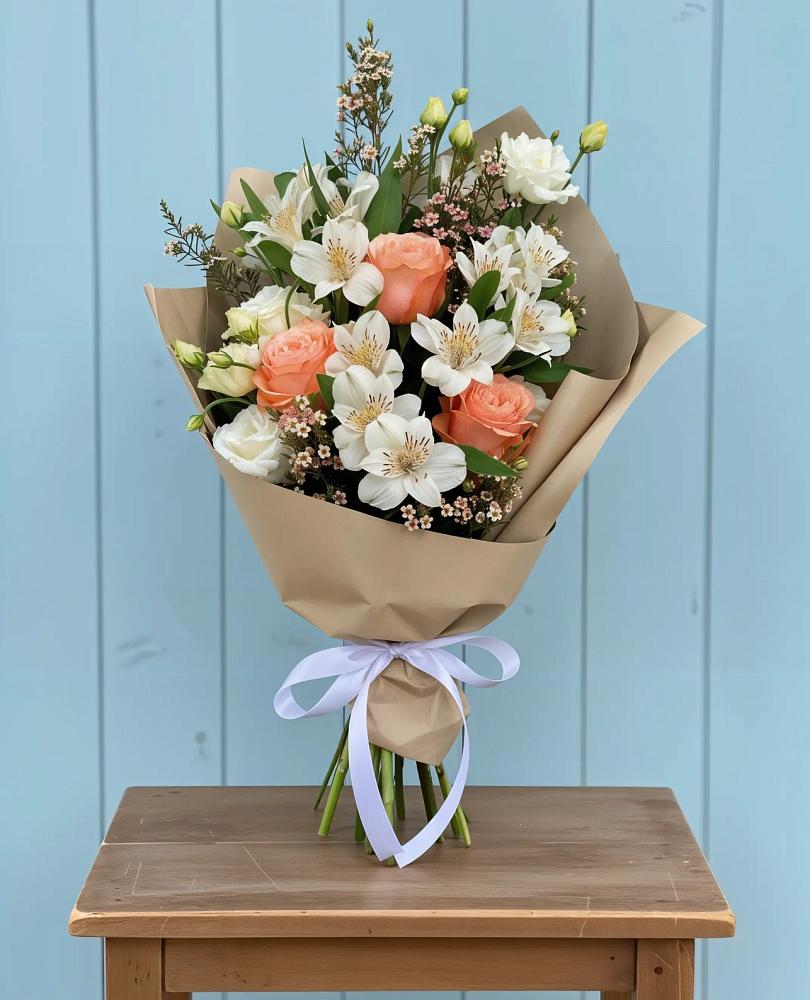 Букет цветов из: Альстромерии, Лизиантусы, Розы и Хризантемы в Великоархангельском