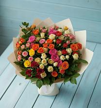 Букет Микс из разноцветных кустовых роз в Великоархангельском